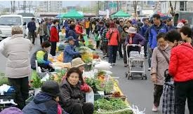 새벽시장의 활기찬 모습