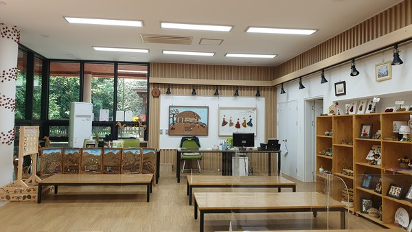                                                                                                                                                  목공예 체험실(사진촬영 : 윤지태 기자)