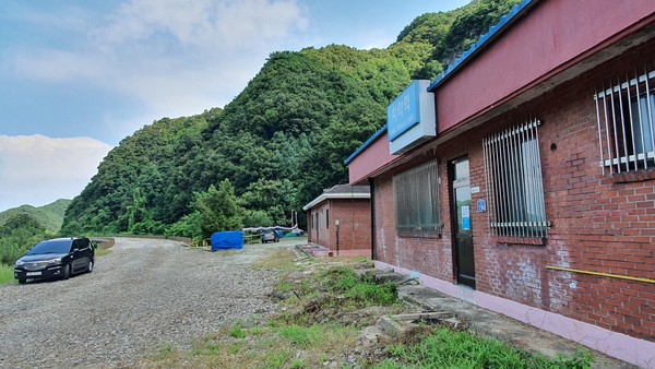                  철로를 걷아낸  치악역 앞과 백척교 입구는 관광지 조성 공사가 한창이다.(사진촬영 : 김경섭 기자)