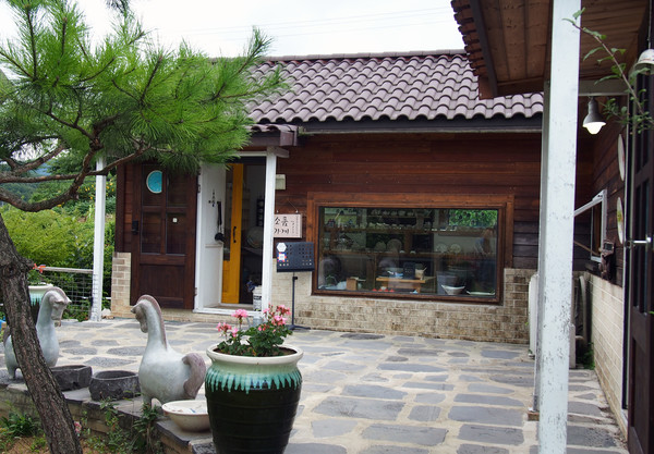                  '가이미서' 생활도자기 공방. 도자기 작업실과 작품전시실이 분리되어 있다(사진촬영 : 서홍렬 기자)