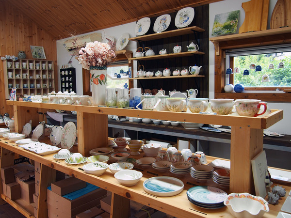              '가이미서' 도자기 공방 작품전시실. 수준 높은 작품 생활도자기들이 전시되어 있다.(사진촬영 : 서홍렬 기자)