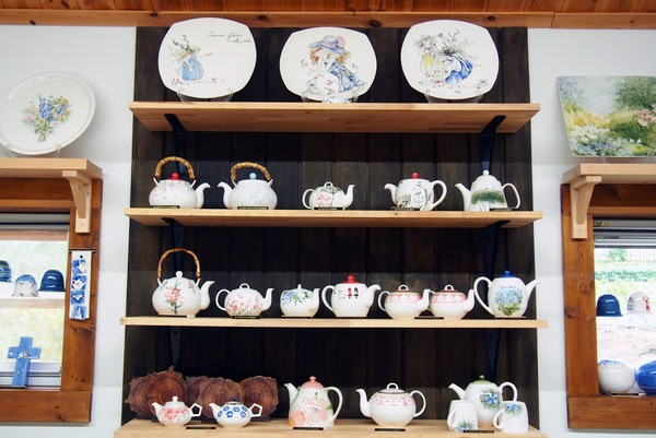          '가이미서' 공방에서 정교하고 섬세하게 제작된 작품 생활도자기들이 매우 돋보인다.(사진촬영 : 서홍렬 기자)