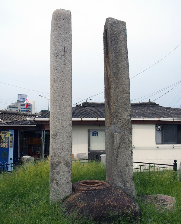                                         봉산동 소재 당간지주. 강원도 유형문화재 제49호이다.(사진촬영 : 서홍렬 기자)