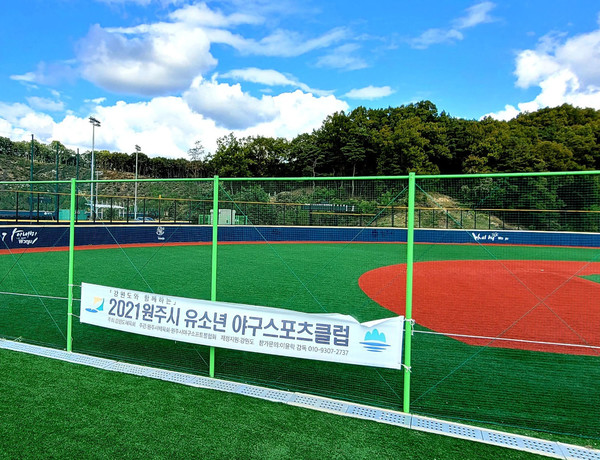                     태장체육센터에 성인용 야구장 3면과 유소년 야구장 2면이 조성되어 있다.(사진촬영 : 서홍렬 기자)