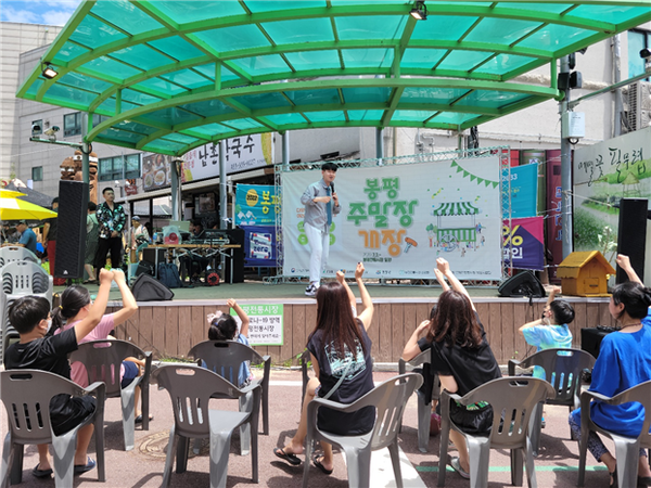 [봉평주말장’ 현장사진 = 강원지방 중소벤처기업청 제공]