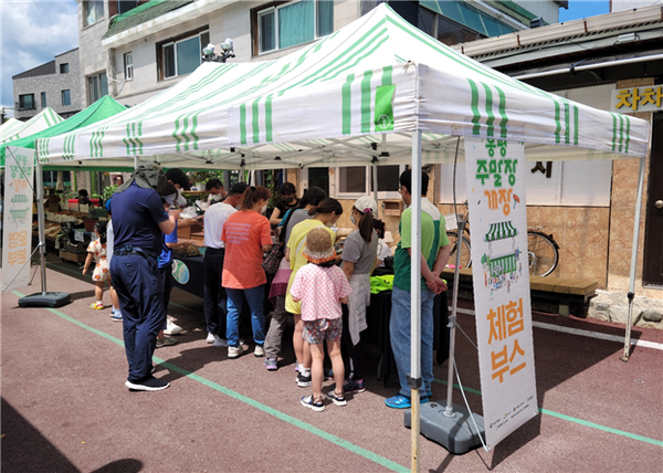 [봉평주말장’ 현장사진 = 강원지방 중소벤처기업청 제공]