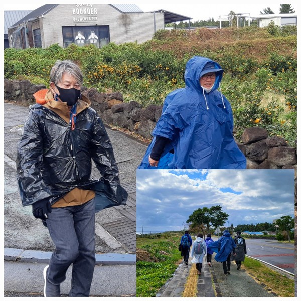 [비바람을 뚫고 걷기에 집중하는 일행들 사진 = 김영통 기자 제공]