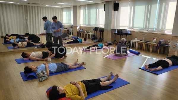 제공 : 소초면주민자치위원회(한의사 무료진료광경)