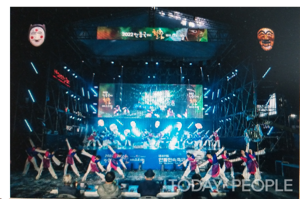        안동국제페스티벌에서 멋진 공연을 하고 있는 원주링컨학교 학생들 (사진=원주링컨학교 제공)