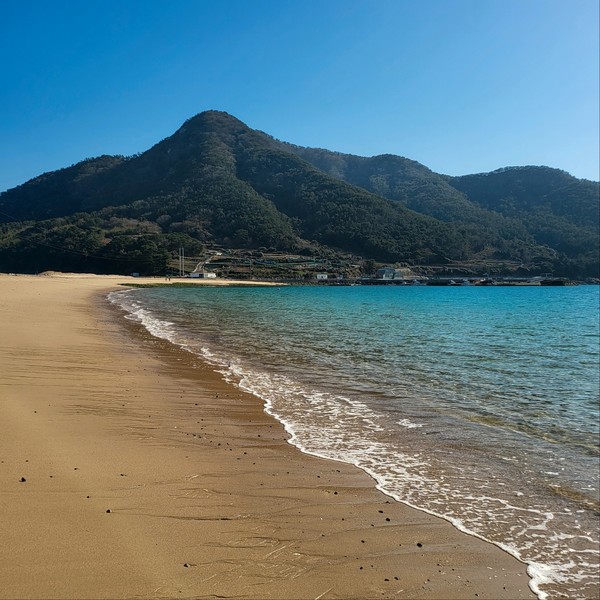 [비진도 해수욕장 = 김영통 제공]