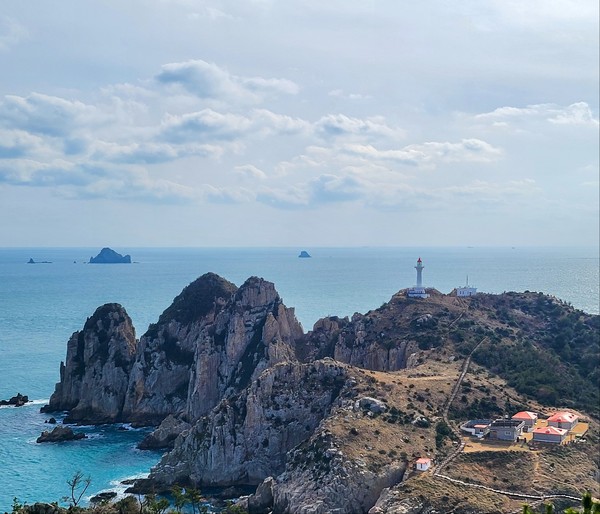 [트래킹 중에 만난 소매물도 등대섬 전경 = 김영통 제공]